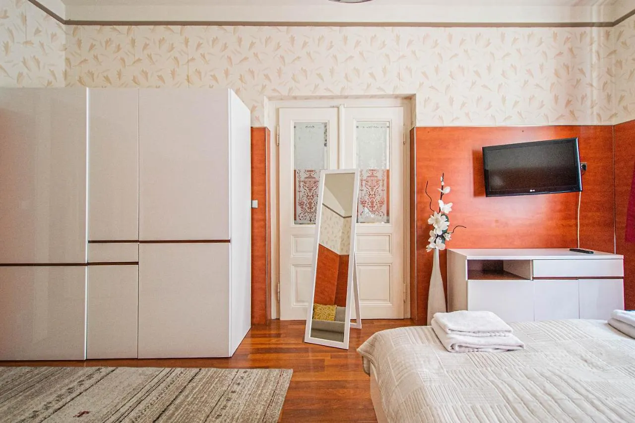 דירה פראג Central 2Bdr Flat Behind Museum צ'כיה